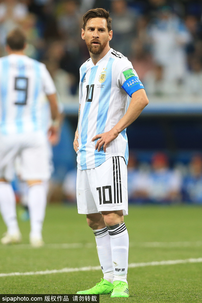 忍不了！球迷刷屏利物浦官方社媒评论区，要求斯洛特下课